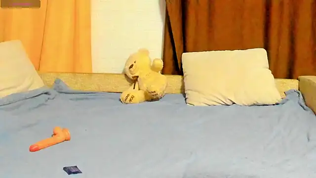 Snapshot of Eva_purrr_ chatting on December 19, 1:12 am Eva purrr online show from December 19, 1:12 am