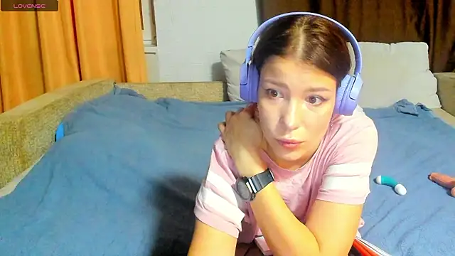 Eva purrr  online show from February 3, 10:09 am