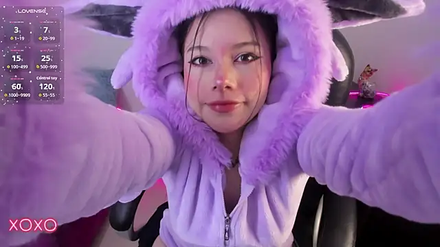 Snapshot of violettabond chatting on November 8, 12:49 pm violettabond online show from November 8, 12:49 pm