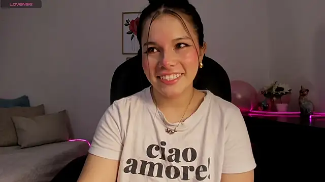 Snapshot of violettabond chatting on November 12, 1:00 pm violettabond online show from November 12, 1:00 pm