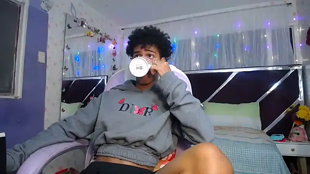 Santy bigcock 01 online show from March 31, 12:49 pm