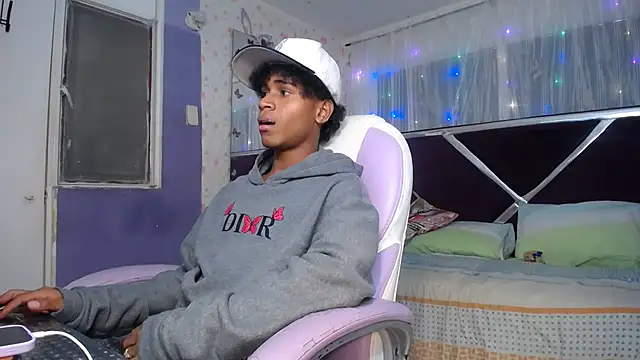 Santy bigcock 01 online show from April 11, 4:11 pm