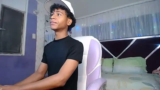 Santy bigcock 01 online show from April 15, 12:34 pm