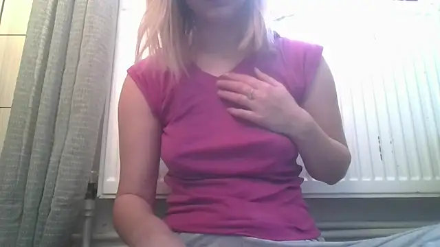 Snapshot of dirty_sasha00 chatting on May 17, 3:37 am dirty sasha00 online show from May 17, 3:37 am