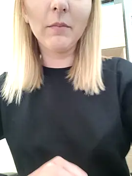 Snapshot of dirty_sasha00 chatting on June 2, 9:44 am dirty sasha00 online show from June 2, 9:44 am