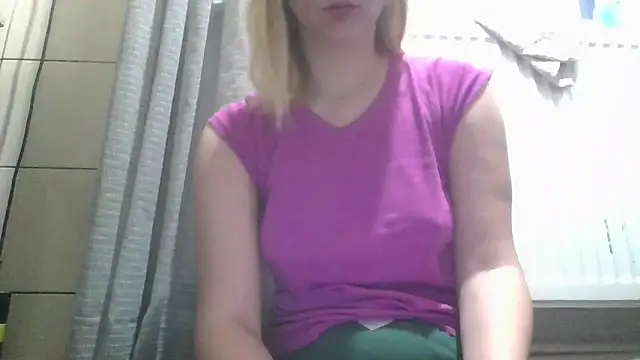 Snapshot of dirty_sasha00 chatting on June 3, 2:14 am dirty sasha00 online show from June 3, 2:14 am