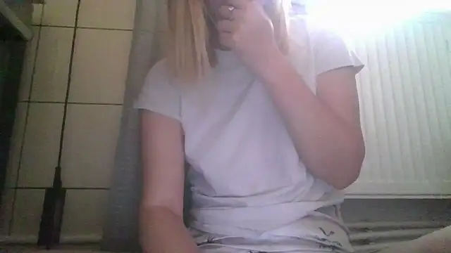 Snapshot of dirty_sasha00 chatting on June 15, 2:47 am dirty sasha00 online show from June 15, 2:47 am
