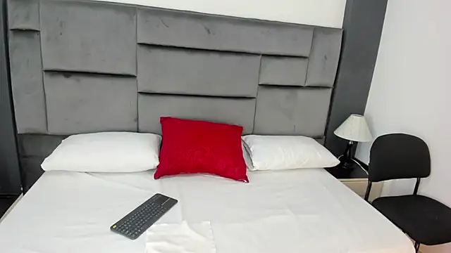 Snapshot of CatleyaSmith chatting on December 16, 11:59 am CatleyaSmith online show from December 16, 11:59 am