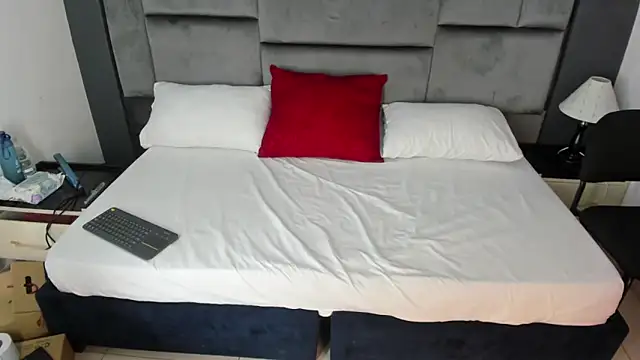 Snapshot of CatleyaSmith chatting on December 20, 12:12 pm CatleyaSmith online show from December 20, 12:12 pm