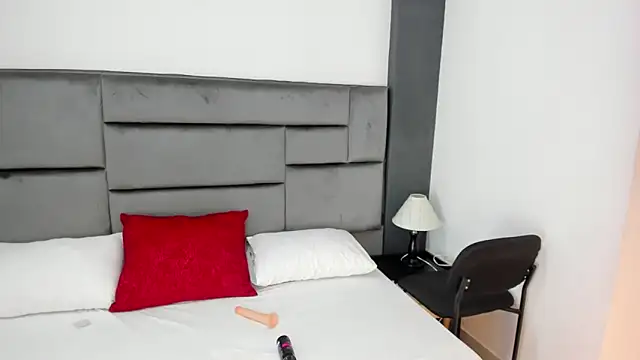 Snapshot of CatleyaSmith chatting on December 21, 12:23 pm CatleyaSmith online show from December 21, 12:23 pm