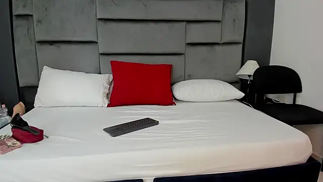 Snapshot of CatleyaSmith chatting on January 12, 12:21 pm CatleyaSmith online show from January 12, 12:21 pm