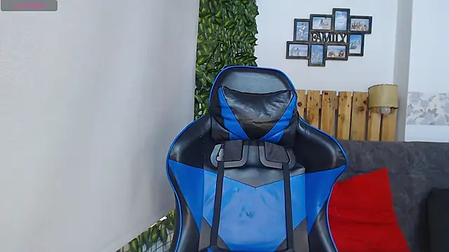 Snapshot of mila_fortune chatting on November 8, 2:28 pm mila fortune online show from November 8, 2:28 pm