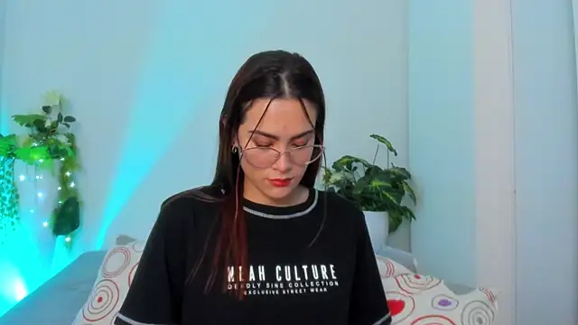 Snapshot of SaraAlvarezx chatting on January 7, 4:04 am SaraAlvarezx online show from January 7, 4:04 am