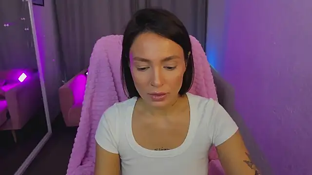 Naila Whisper online show from November 8, 2:06 pm