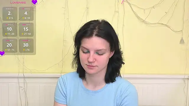 LatinaHuguenin online show from December 15, 7:01 am