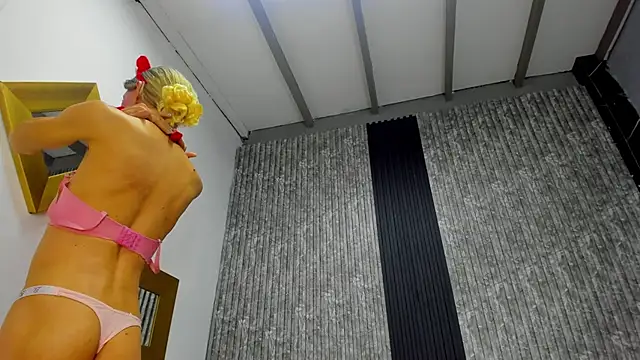 Caitlyn-Joness  online show from December 17, 3:29 pm