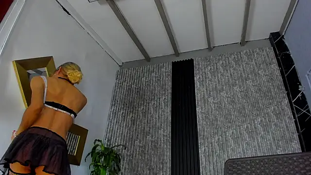 Caitlyn-Joness  online show from January 12, 7:30 pm