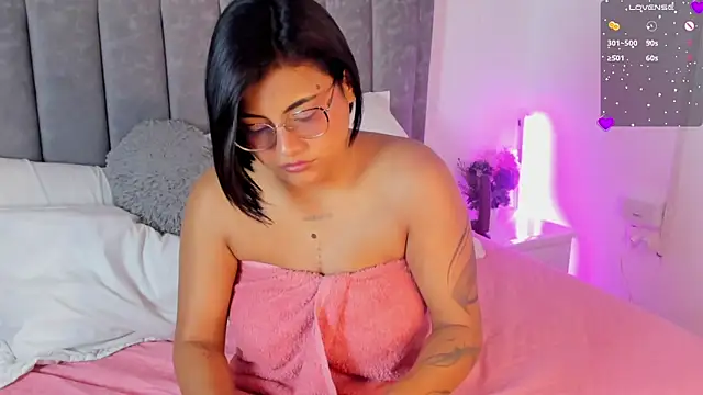 Snapshot of Veronica3__ chatting on November 21, 9:08 am Veronica3 online show from November 21, 9:08 am