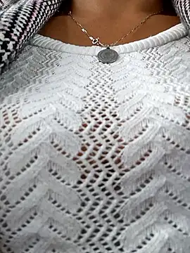 Snapshot of misshot_02 chatting on December 18, 7:31 pm misshot 02 online show from December 18, 7:31 pm