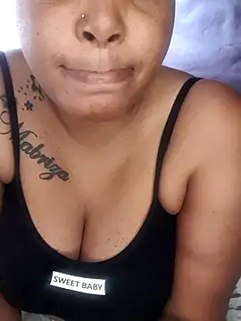 Snapshot of Qeenbrie chatting on November 18, 10:20 am Qeenbrie online show from November 18, 10:20 am