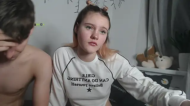 cute couple69 online show from November 18, 12:16 am