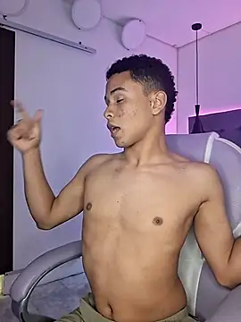 Liams18 online show from November 13, 3:05 am