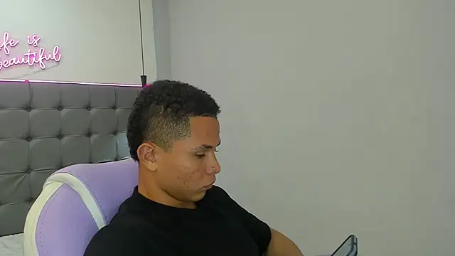 Liams18 online show from December 20, 2:40 am