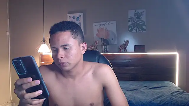 Liams18 online show from December 20, 2:46 pm