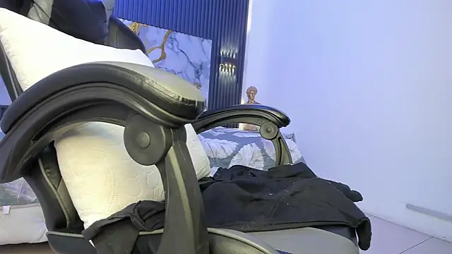 Liams18 online show from April 9, 6:19 am