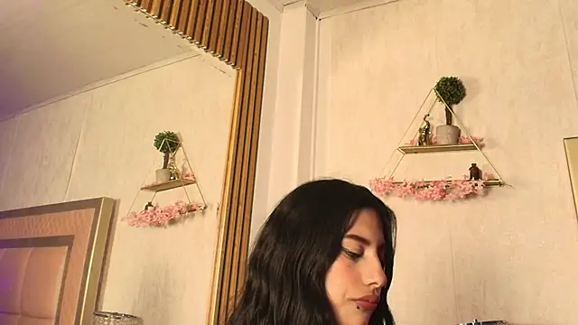 Snapshot of Madhison_5 chatting on March 2, 12:23 pm Madhison 5 online show from March 2, 12:23 pm