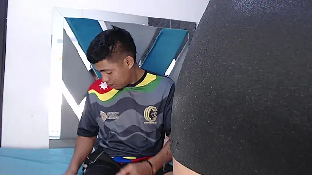 Naty And Maxx online show from December 18, 8:09 am