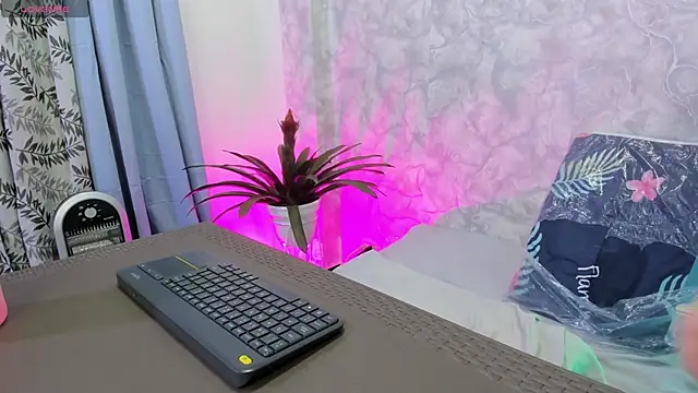 Reichel05  online show from January 8, 5:43 am