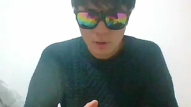 Snapshot of hiroto11058 chatting on December 14, 8:02 pm hiroto11058 online show from December 14, 8:02 pm