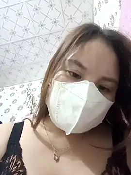 Snapshot of linh-xinh18 chatting on November 11, 6:13 am linh-xinh18 online show from November 11, 6:13 am