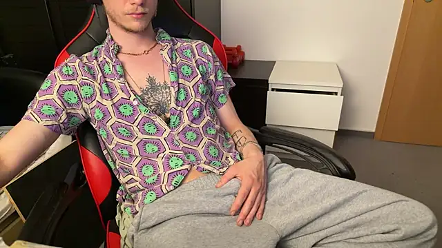 cutiebishy online show from May 22, 3:13 am