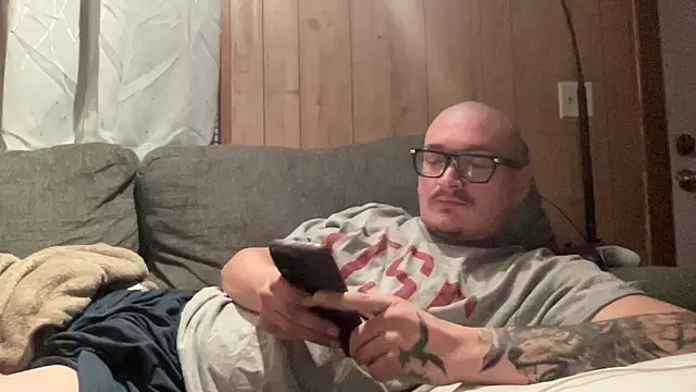 Snapshot of unfortun802 chatting on December 19, 9:05 am unfortun802 online show from December 19, 9:05 am