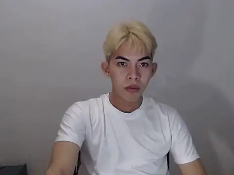 Urhotsilverboy online show from May 22, 4:23 pm