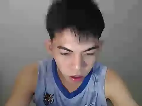 Snapshot of Urhotsilverboy chatting on June 26, 12:20 pm Urhotsilverboy online show from June 26, 12:20 pm