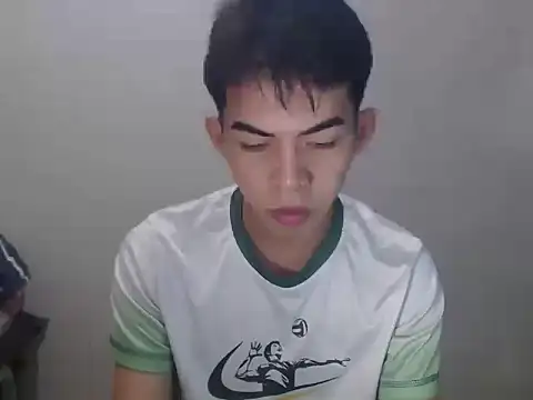 Snapshot of Urhotsilverboy chatting on July 10, 3:36 pm Urhotsilverboy online show from July 10, 3:36 pm