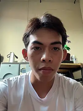 Snapshot of Urhotsilverboy chatting on July 28, 7:59 am Urhotsilverboy online show from July 28, 7:59 am