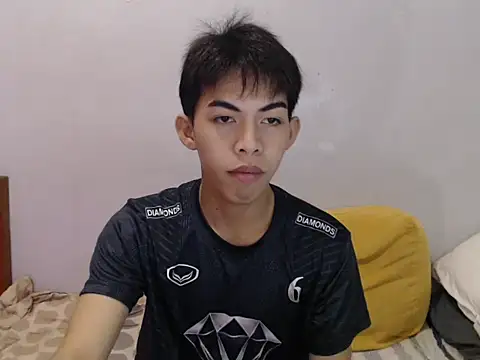 Snapshot of Urhotsilverboy chatting on August 3, 12:21 pm Urhotsilverboy online show from August 3, 12:21 pm