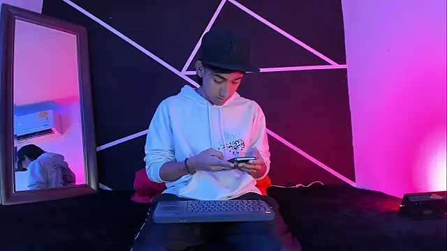 Snapshot of Austin_Santos_ chatting on November 8, 12:27 pm Austin Santos online show from November 8, 12:27 pm