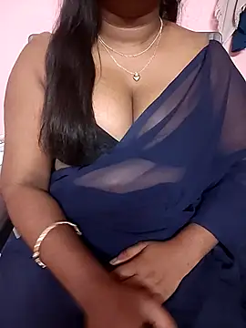 Snapshot of Keerthee_ chatting on December 2, 5:30 pm Keerthee online show from December 2, 5:30 pm