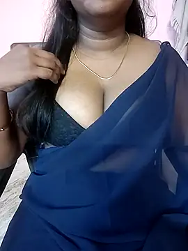 Snapshot of Keerthee_ chatting on December 4, 7:06 am Keerthee online show from December 4, 7:06 am