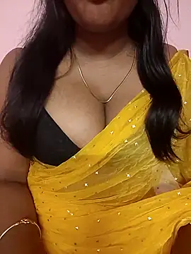 Snapshot of Keerthee_ chatting on December 5, 6:26 pm Keerthee online show from December 5, 6:26 pm