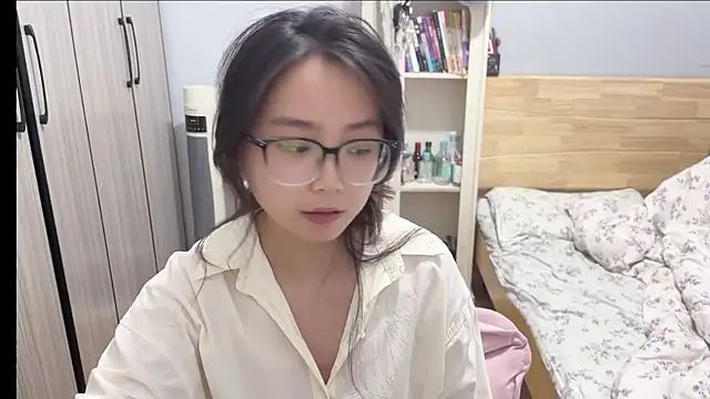 Hmm 0303 online show from February 26, 3:33 pm