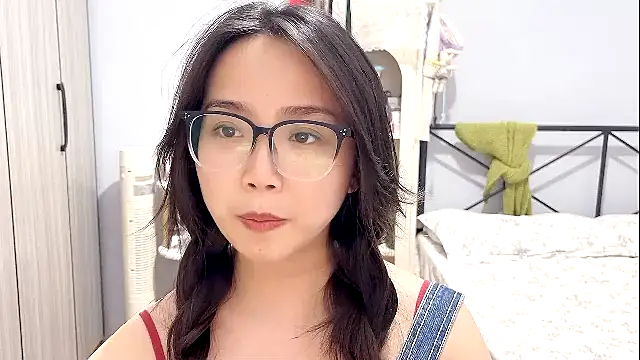 Hmm 0303 online show from April 10, 4:44 pm