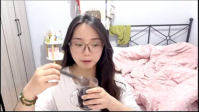 Snapshot of Hmm_0303 chatting on April 25, 5:10 pm Hmm 0303 online show from April 25, 5:10 pm