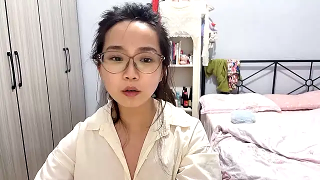 Snapshot of Hmm_0303 chatting on April 29, 4:22 pm Hmm 0303 online show from April 29, 4:22 pm
