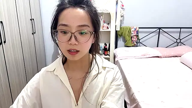 Snapshot of Hmm_0303 chatting on April 29, 5:30 pm Hmm 0303 online show from April 29, 5:30 pm